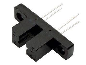 TLP507A - hfe: >1000 / Pd: 75mW / λp: 800nm / OBSERVACIÓN: OPTOACOPLADOR TRANSMISIVO