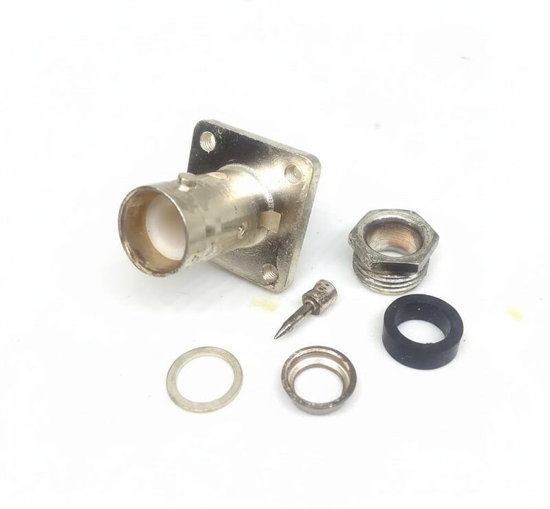CONECTOR BNC MACHO POLARIDAD INVERSA A PANEL PARA CABLE RG58/59 MARCA IPC (USA)